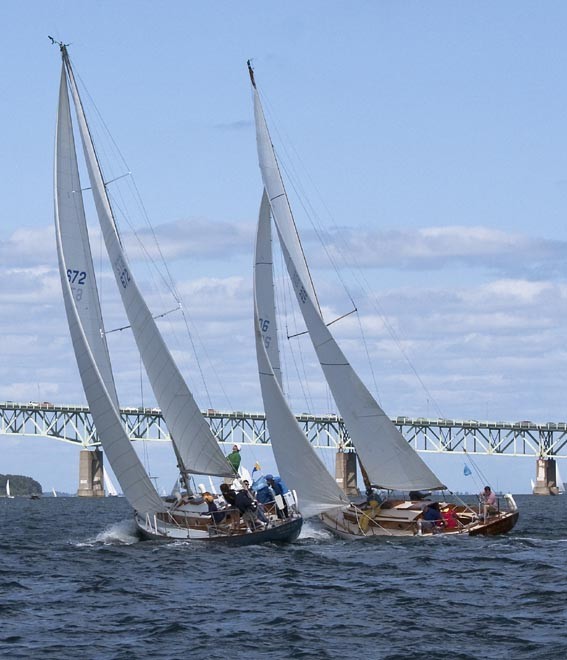 Alera and Chips: NY 30 Alera, owned by Terry McClinch and launched in 1905, and Jed Pearsall’s Chips, a 1913 Burgess design skippered at the Classic Yacht Regatta by Mike Fletcher. CREDIT: John Mecray © SW